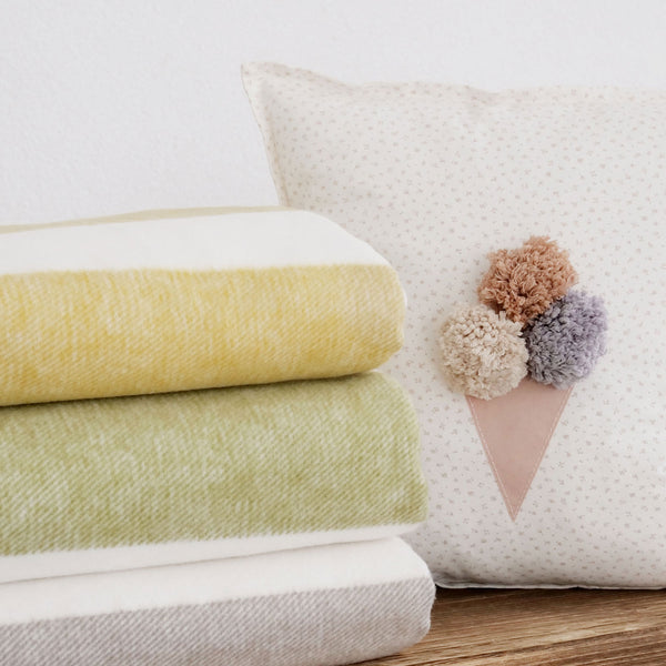 RIEMA Germany Kuscheldecke aus 100% Bio-Baumwolle sommerlich mit Streifenmuster