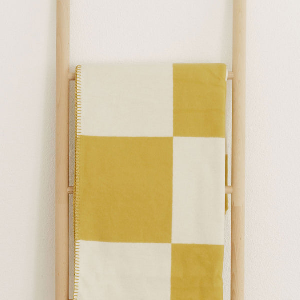 RIEMA Germany Kuscheldecke aus Bio Baumwolle mit Quadratmuster in gelb