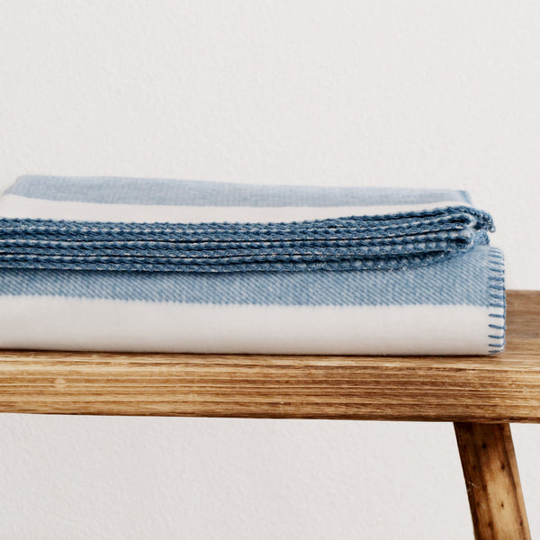 RIEMA nachhaltige Kuscheldecke mit Streifen