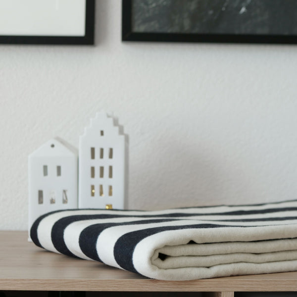 RIEMA weiche Kuscheldecke SVEA mit Streifen in schwarz