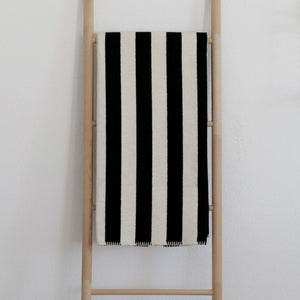 RIEMA weiche Kuscheldecke SVEA mit Streifen in schwarz