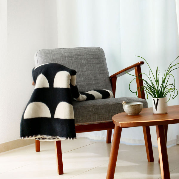 RIEMA Skandi Kuscheldecke JORIS aus 100% Bio-Baumwolle (kbA), schwarz-natur - RIEMA GERMANY