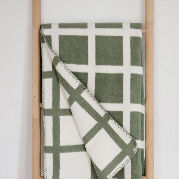 RIEMA Germany weiche Kuscheldecke VERA aus recycelter Baumwolle in tollem Grünton und kariertem Muster