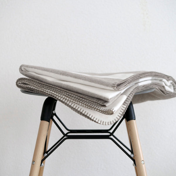 RIEMA Germany Bio-Kuscheldecke aus Baumwolle mit tollem Streifenmuster für Frühling und Sommer