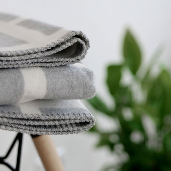 RIEMA Germany Wohndecke recycelte Baumwolle grau natur, kariert mit Pflanze