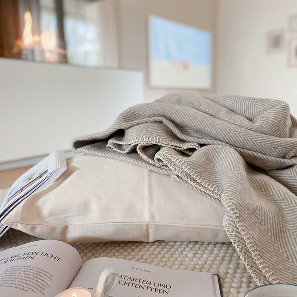 RIEMA Kuscheldecke FINN in taupe - gemütlich im Winter