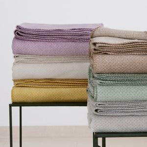 riema Kuscheldecke EMMA aus Bio-Baumwolle in malve, beige, gelb, braun, grün und grau, Made in Germany