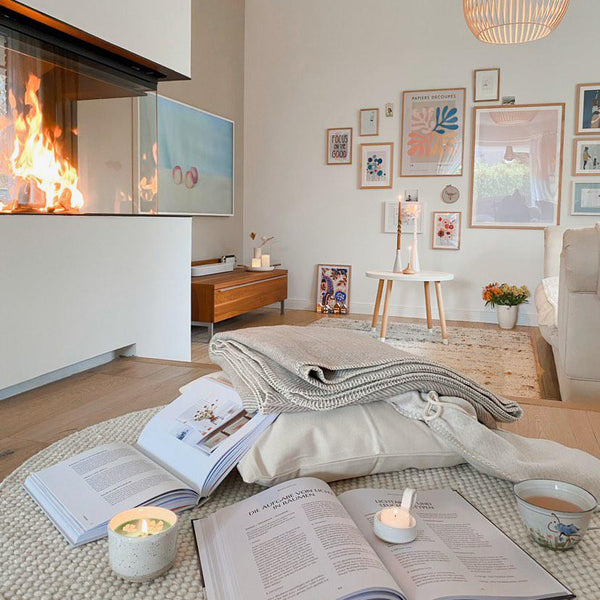 RIEMA Kuscheldecke FINN in taupe - gemütlich im Wohnzimmer