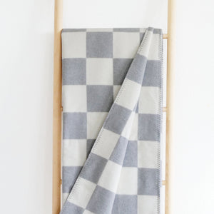 RIEMA Tagesdecke KARA mit Quadraten aus recycelter Baumwolle in grau