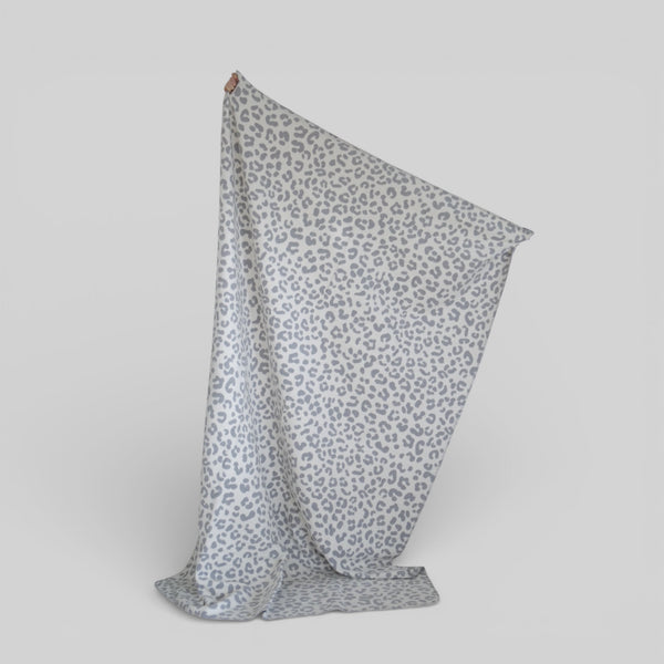 RIEMA Kuscheldecke XL LIA mit Leo-Muster aus recycelter Baumwolle - Übergröße 150x230 - grau