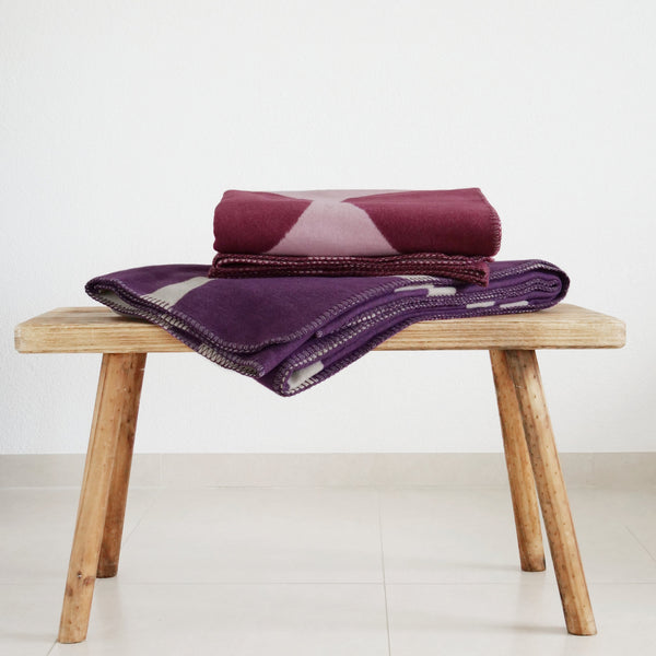 RIEMA XL Tagesdecke mit Kreisen in der Farbe rosa oder lila, Maße 150x30cm