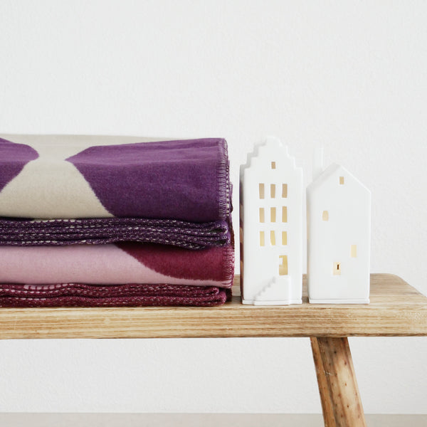 RIEMA XL Kuscheldecke mit Kreisen in der Farbe rosa und lila, Maße 150x30cm, Made in Germany
