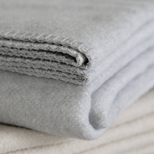 Detail von XL Kuscheldecke THOR in grau, Made in Germany