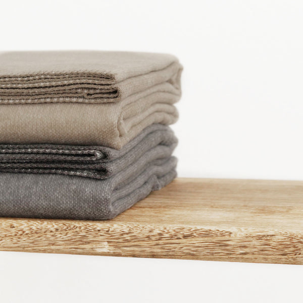 RIEMA XL Kuscheldecke BJÖRK recycelte Baumwolle, Größe 150x230 cm in braun und dunkelgrau