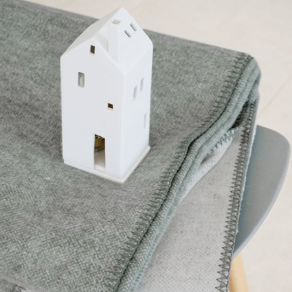 nachhaltige XL Kuscheldecke aus recycelter Baumwolle THOR in grün mit Lichthaus